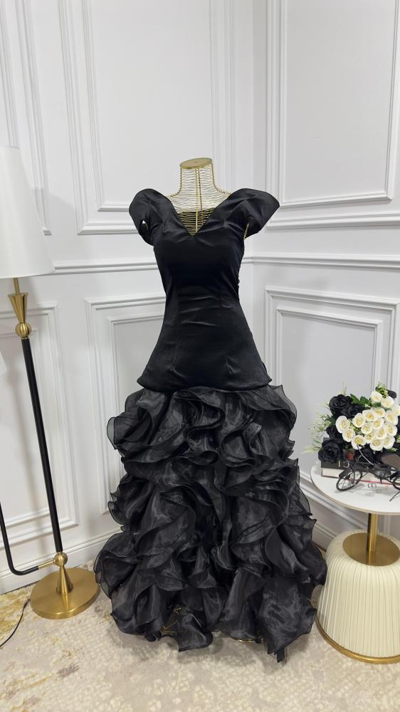 فستان مخملي مع جزر