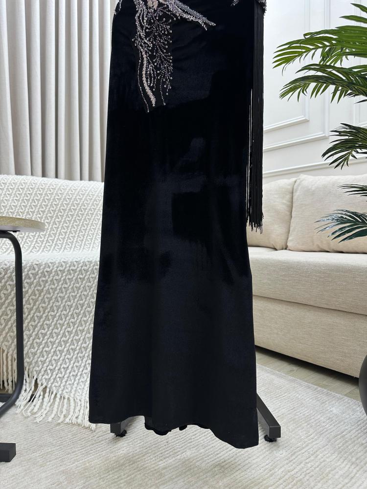 فستان مخملي + تطريز بالخرز