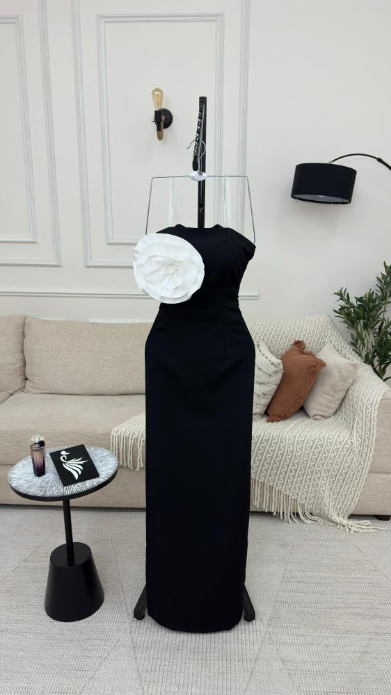 فستان باربي مع صدر وردة