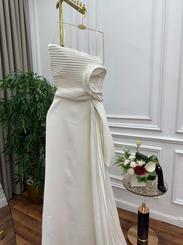 فستان باربي وتفتا الشرطة