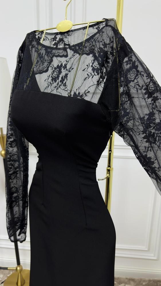 فستان باربي من الدانتيل الناعم