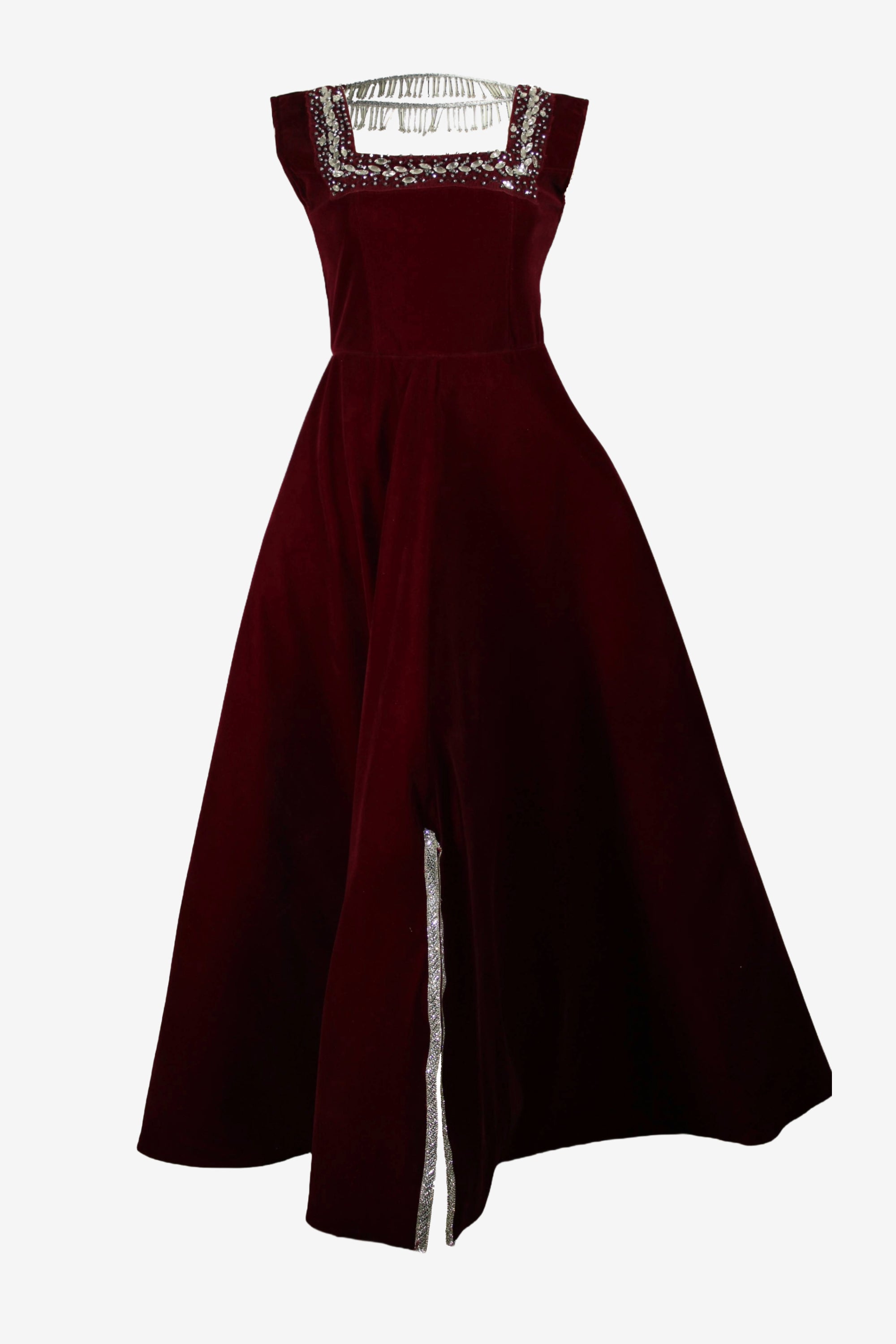 فستان مخمل مع تطريز