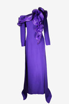 Tall dress with ruffled on the shoulders
