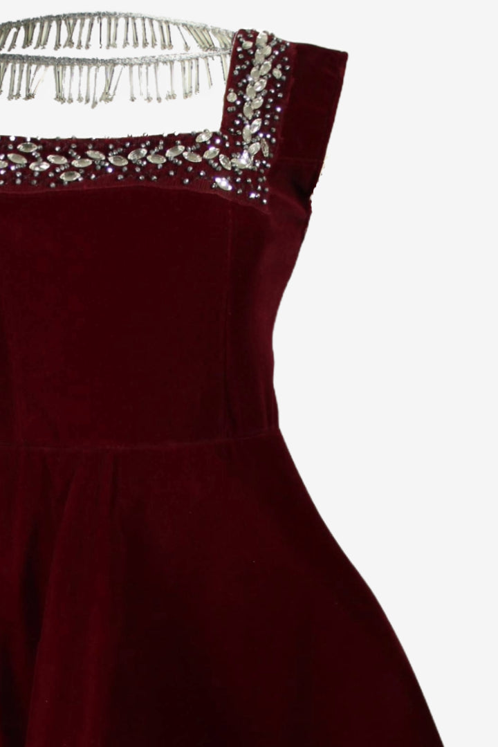 فستان مخمل مع تطريز