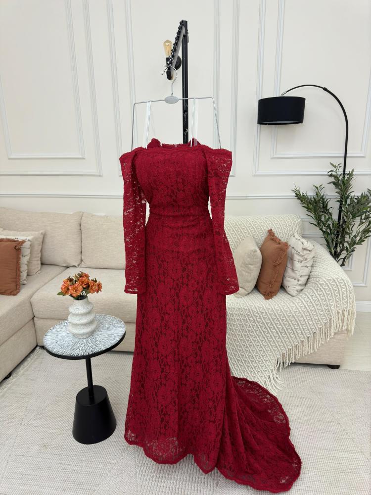 فستان من الدانتيل الناعم