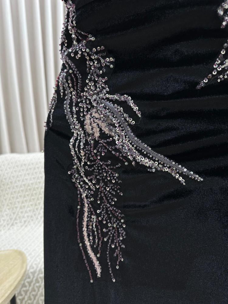 فستان مخملي + تطريز بالخرز