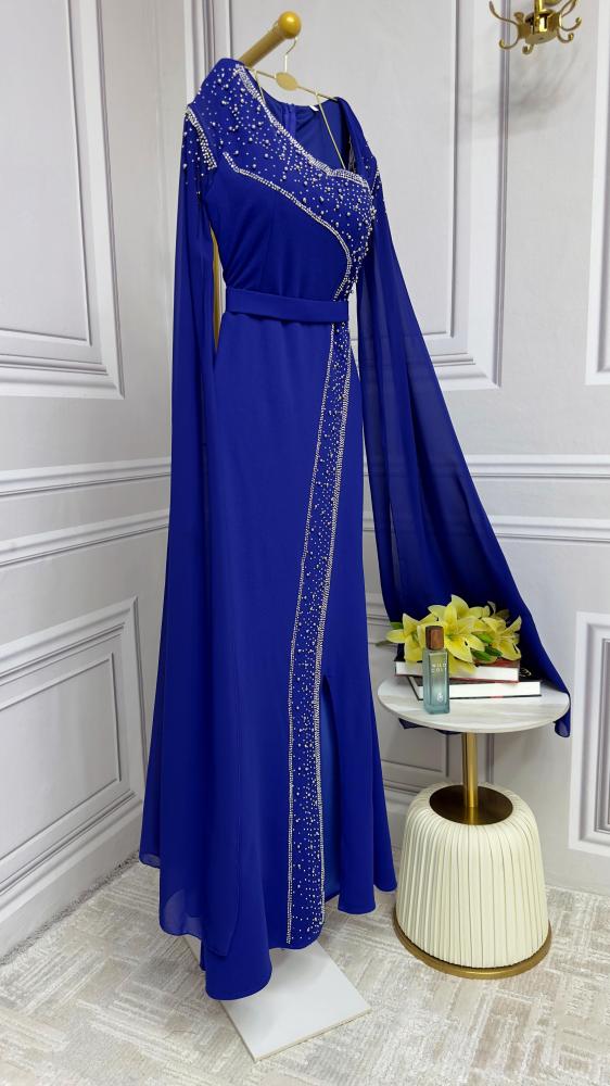 فستان من الكريب المرن والجورجيت