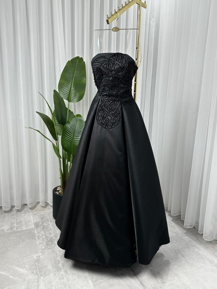 فستان مطرز بالخرز