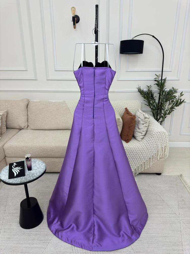 فستان ميكادو مطرز يدويًا على الصدر