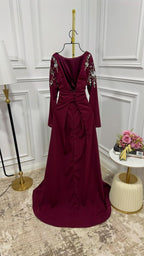 فستان باربي مطرز على الكتف