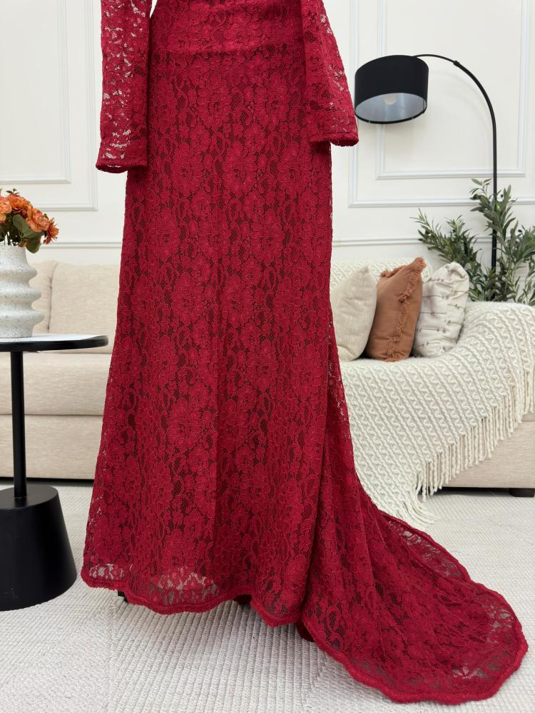 فستان من الدانتيل الناعم