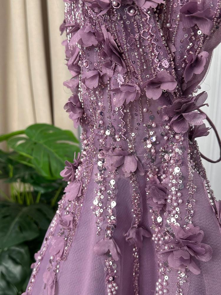 فستان سهرة من الخشب الثقيل