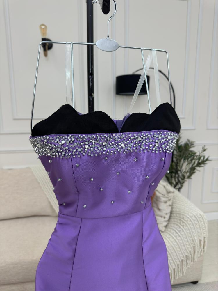 فستان ميكادو مطرز يدويًا على الصدر