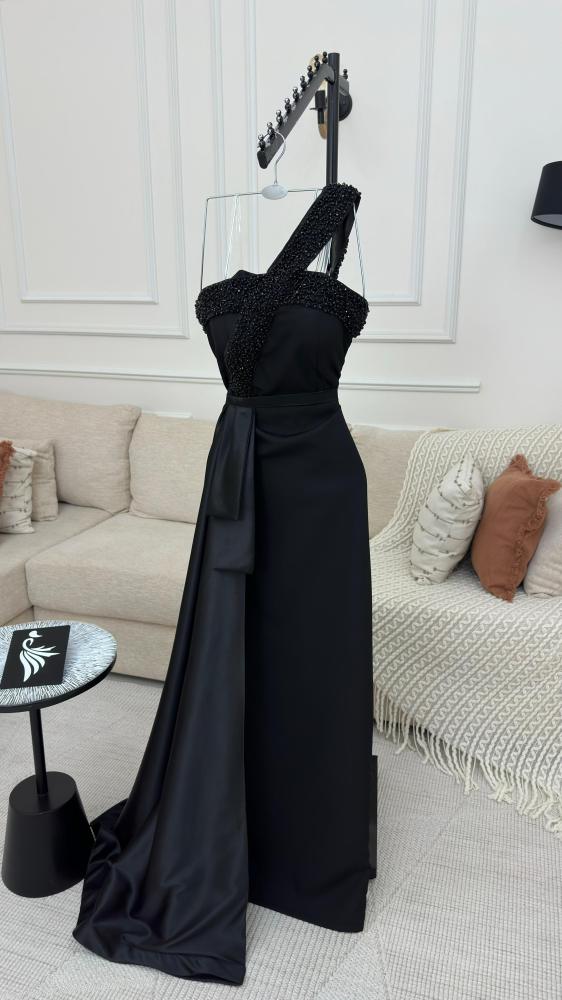 فستان باربي مع قماش التفتا المطرز