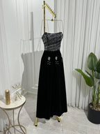 فستان جوخ مع تطريز على الصدر