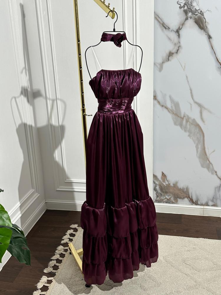 فستان ناعم من القماش اللامع