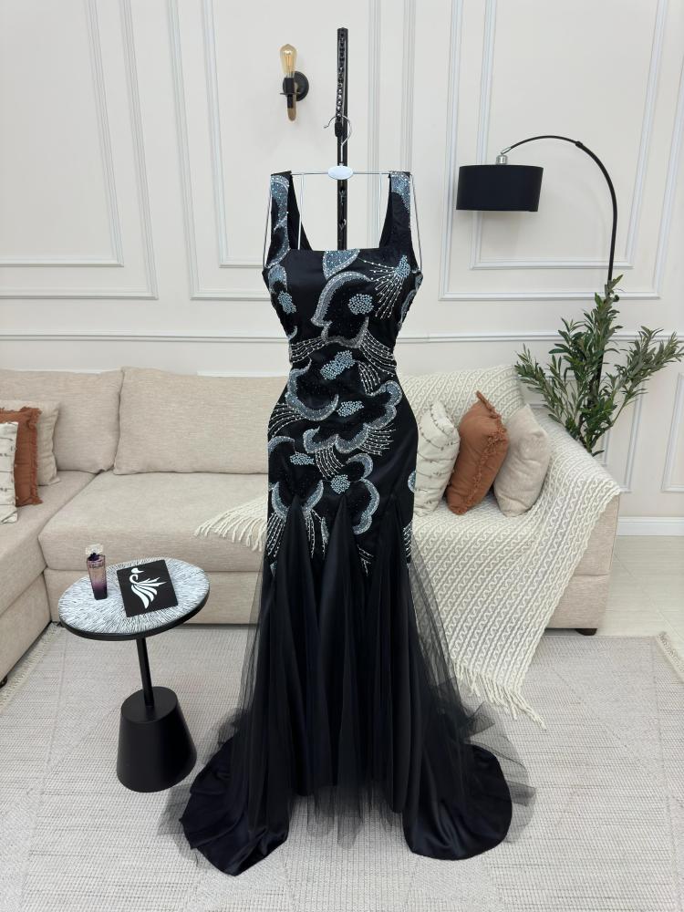 فستان من التفتا والتول الناعم