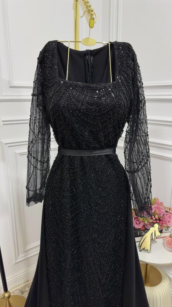 الفستان الذي على وشك أن يتم ارتداؤه