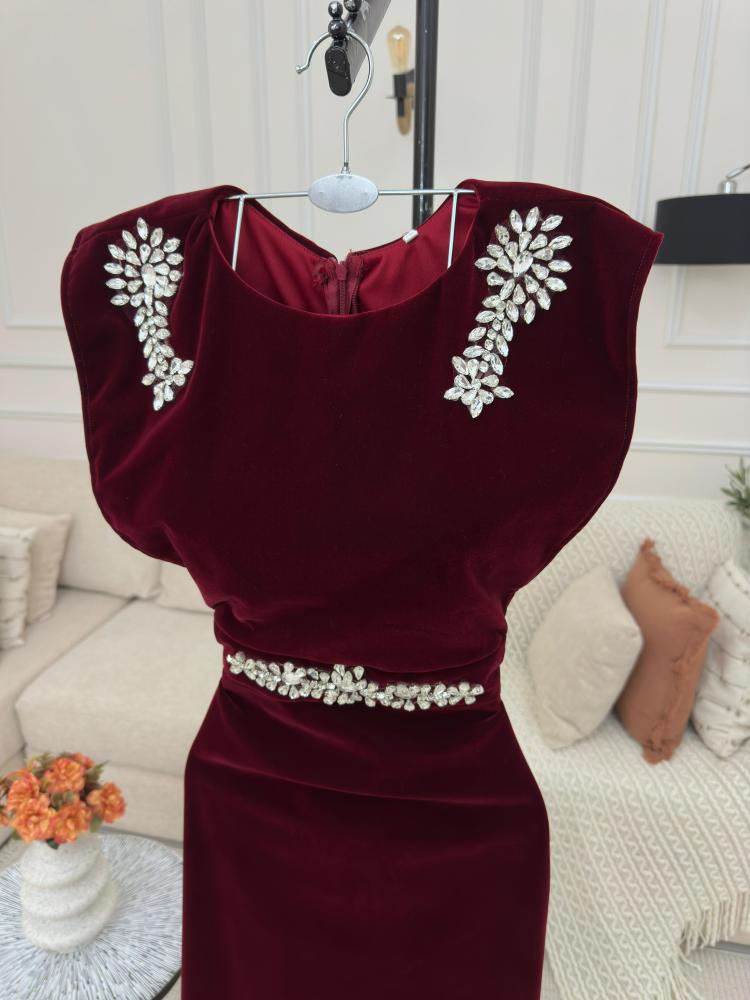 فستان جوخ مطرز يدويا