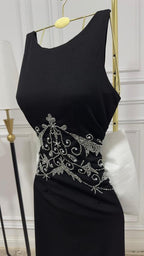 فستان كريب مطرز بذيل ميكادو