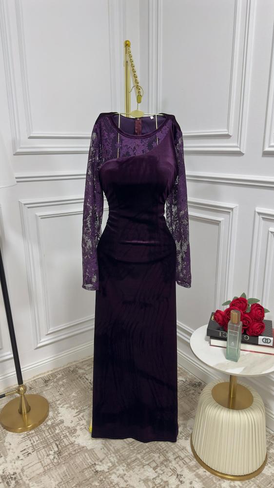 فستان مخملي ودانتيل