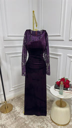 فستان مخملي ودانتيل