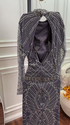 فستان من التول وفصوص الزركون