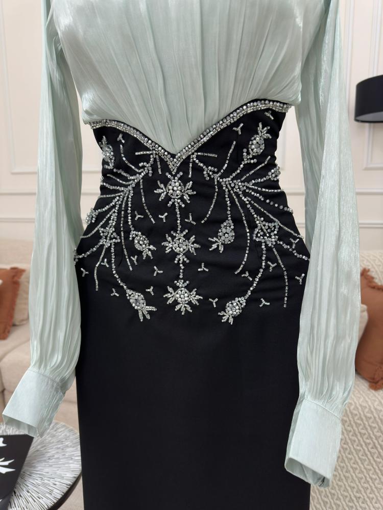 فستان باربي + كرنكلز + تطريز يدوي