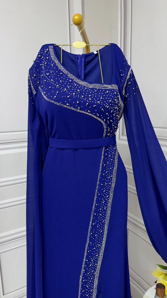 فستان من الكريب المرن والجورجيت