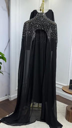 فستان من الكريب المرن والشيفون المطرز