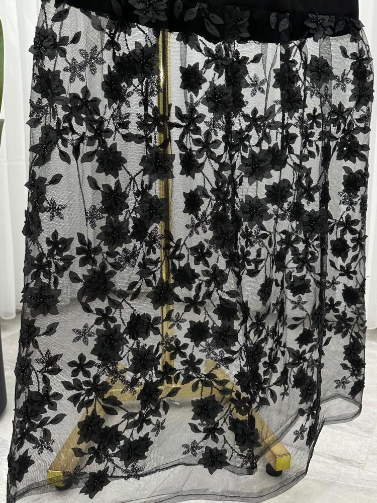 فستان من التفتا + تول مشجر