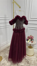 فستان طويل مقطوع بالليزر