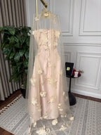 فستان عبارة عن خيط وزهرة