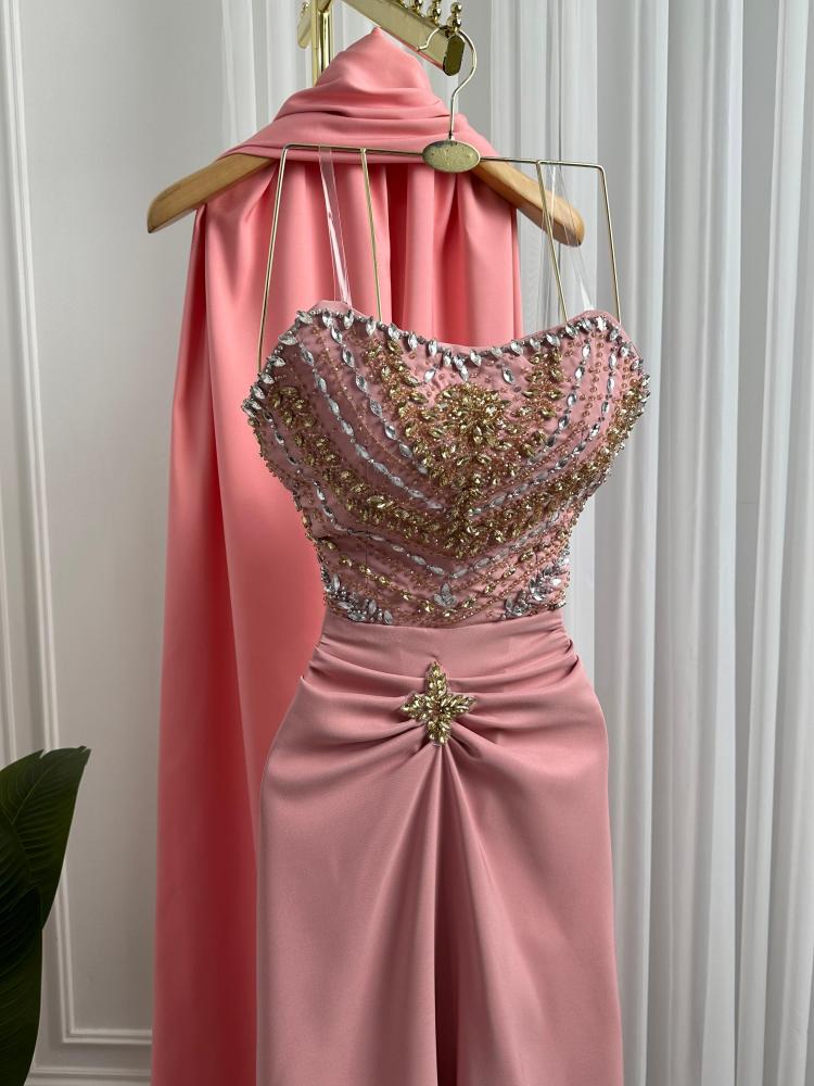 فستان باربي وتطريز يدوي