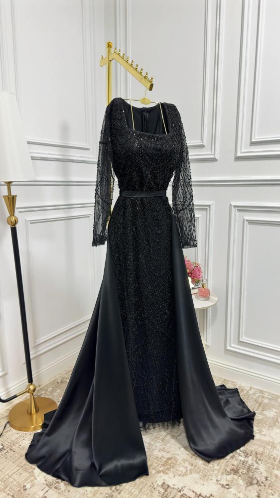 الفستان الذي على وشك أن يتم ارتداؤه