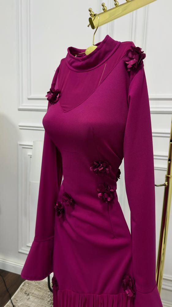 فستان من الكريب الناعم والشيفون