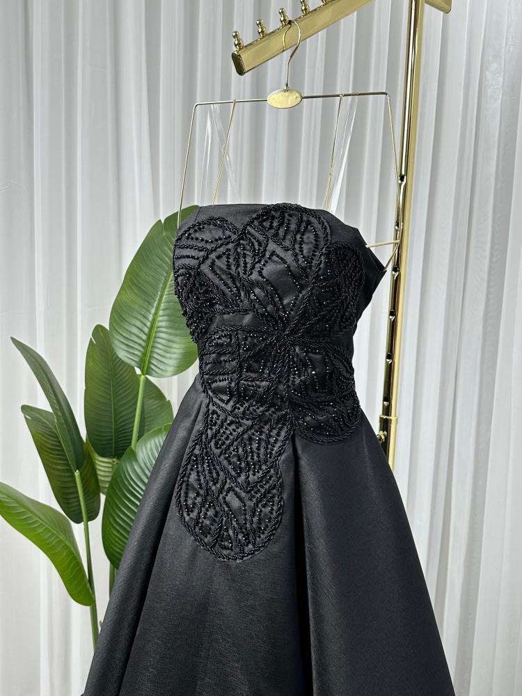 فستان مطرز بالخرز