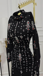 فستان كريب مطاطي وتطريز يدوي