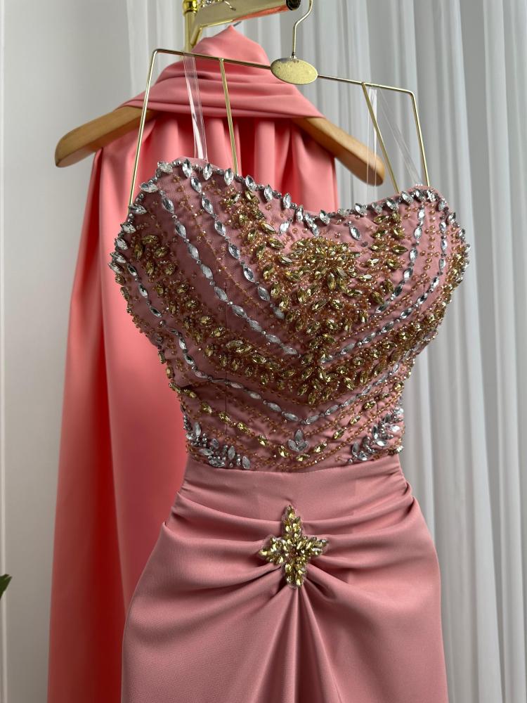 فستان باربي وتطريز يدوي