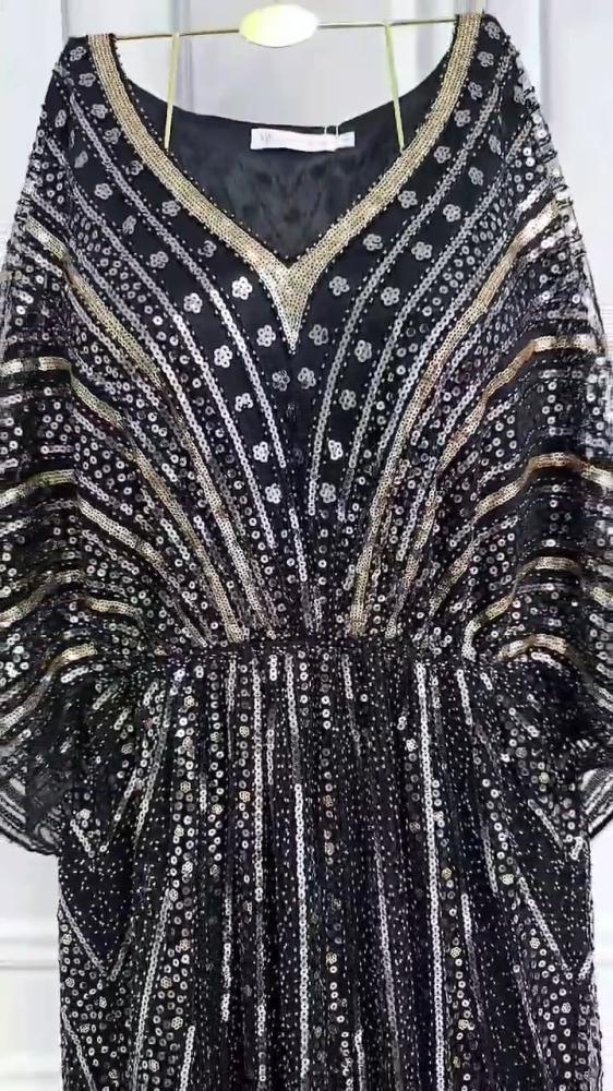 فستان ناعم مرصع بالترتر